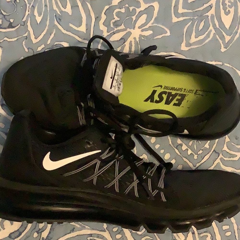 Mens Nike run easy athletic shoes. Size 9.